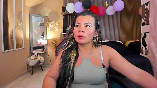 KiaraXMilf online show from April 23, 7:38 pm