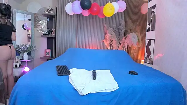 KiaraXMilf online show from April 21, 8:27 pm