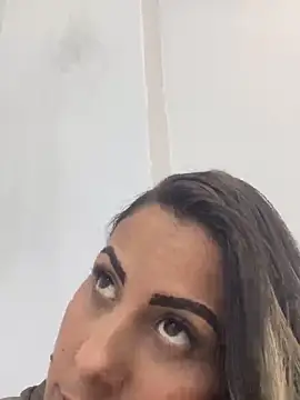 kifanyy online show from April 22, 6:49 pm