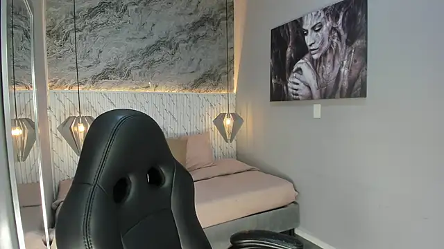 Esmeralda  18 online show from April 25, 7:55 pm