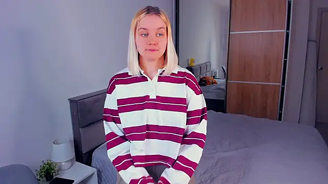 AveIinaStromain online show from March 11, 6:17 am