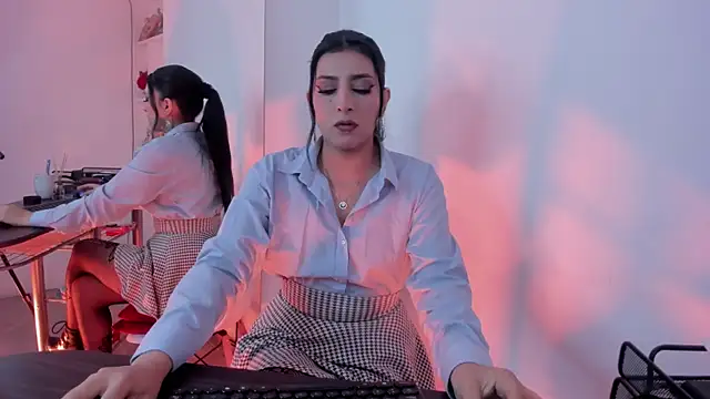 jaade doll online show from April 27, 1:30 pm