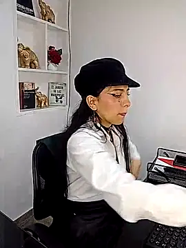 jaade doll online show from March 31, 1:11 pm