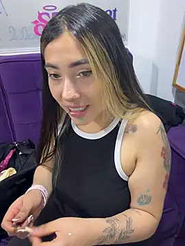 ManuelaVeeleez online show from April 24, 2:03 am