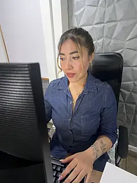 ManuelaVeeleez online show from April 22, 3:03 am