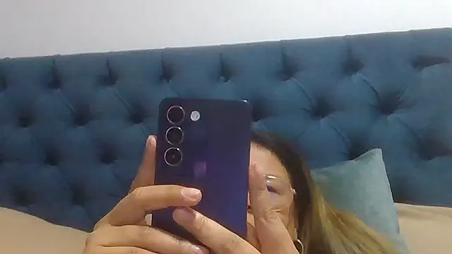 Jiwon Han online show from April 22, 3:25 am