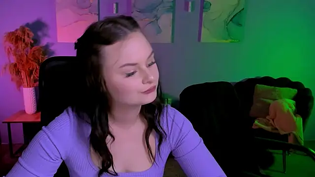 miss courtney  online show from April 6, 11:00 am