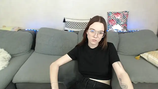 SunyLily online show from April 24, 7:00 am