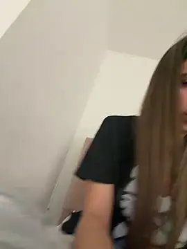 CuteJuliaa online show from March 11, 9:28 pm