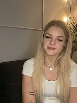 Luna-Noire online show from March 9, 8:34 pm