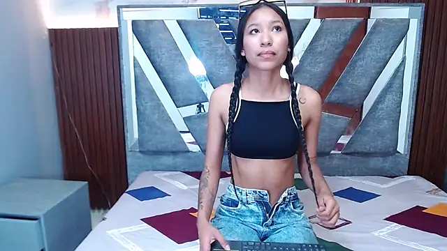 skiaracl202 online show from March 5, 3:46 am