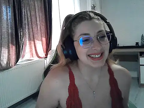 RyonaRyaa online show from April 6, 9:10 am