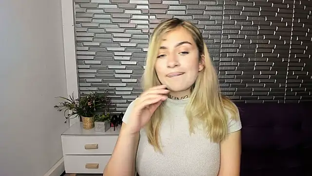 Tamaraa velez online show from April 28, 9:08 pm