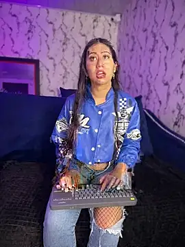 Lunaliaa  online show from April 26, 5:49 am