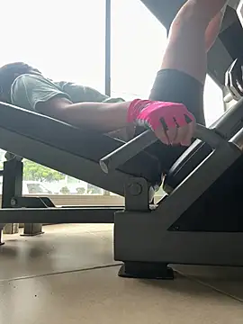 SamanthaWalker  online show from April 8, 12:40 pm