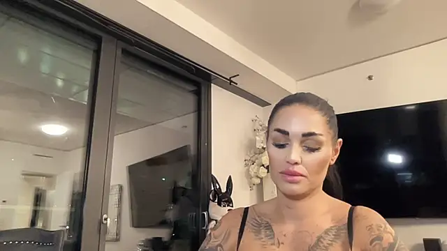 AMBER HARD online show from April 8, 7:16 pm