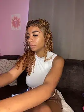 ThePrettyTiana online show from April 27, 9:01 pm