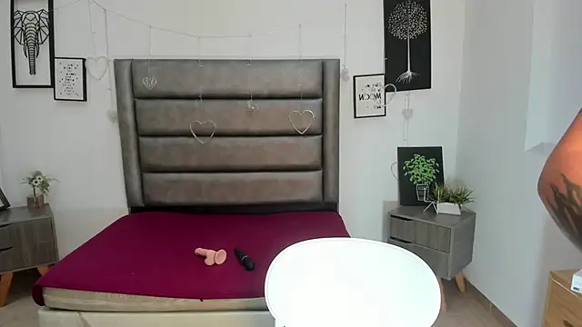 baddest cat online show from June 9, 9:14 pm