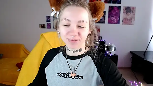 Nica Kawaii online show from April 23, 7:05 am