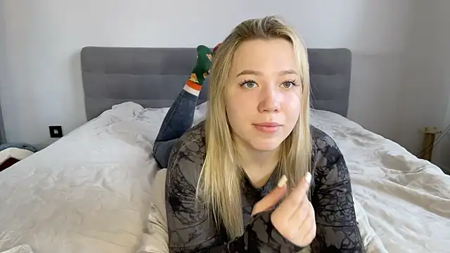 alyrasun online show from April 18, 7:11 am