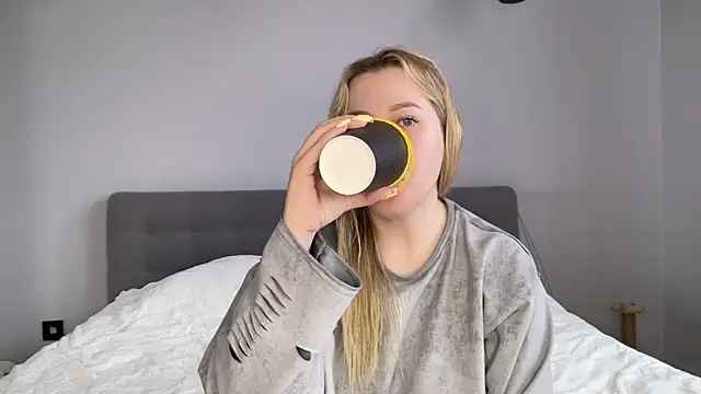 alyrasun online show from April 25, 7:33 am