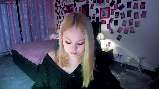 AmeliaMerris online show from April 7, 8:33 pm