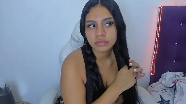 madelinesquirt online show from April 25, 7:00 pm