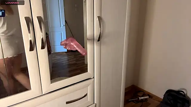 WonderedFlair online show from April 21, 7:59 am