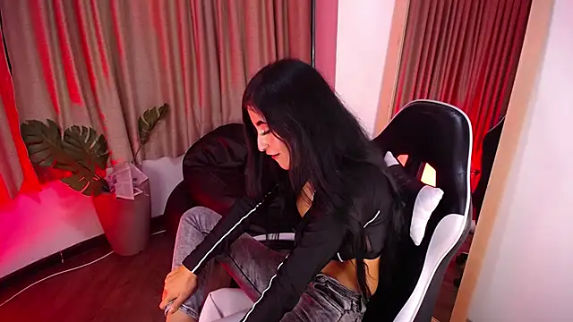 lexy the best online show from April 23, 7:05 pm