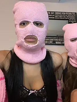 twogirlslovee online show from March 9, 2:37 am