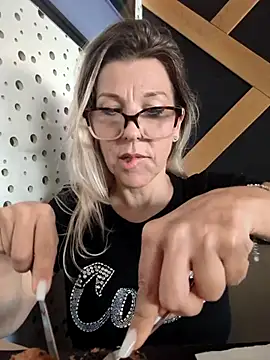 ManuelaX online show from April 26, 12:14 pm