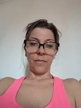 ManuelaX online show from April 28, 1:37 pm