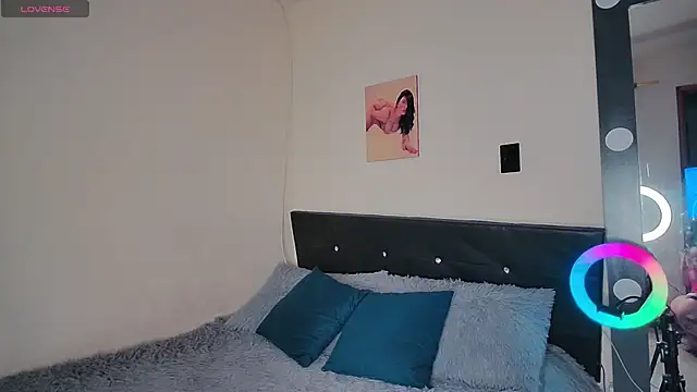 AnthonellaSweet  online show from April 14, 3:17 am