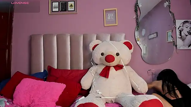 nikkita dragon  online show from March 21, 8:25 pm