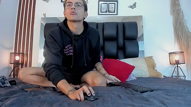 dalhia and hades online show from March 21, 12:43 pm