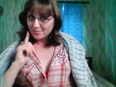 Alisaprice077 online show from April 4, 1:43 pm