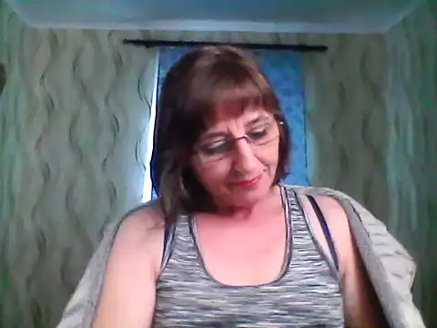 Alisaprice077 online show from April 22, 9:06 am