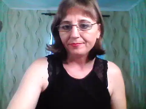 Alisaprice077 online show from April 21, 7:48 am