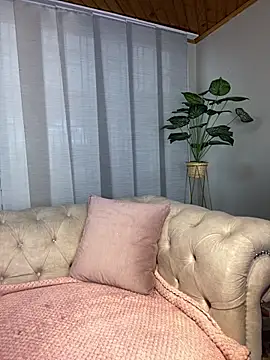 chanell pinkk online show from April 8, 12:51 pm