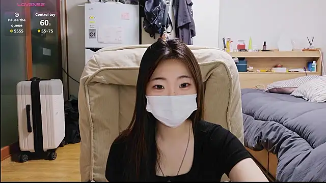Berry Chuu online show from June 30, 1:54 pm