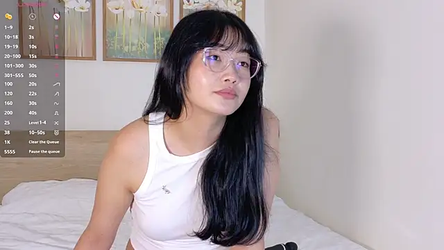 pinkyblooom online show from April 9, 9:15 am