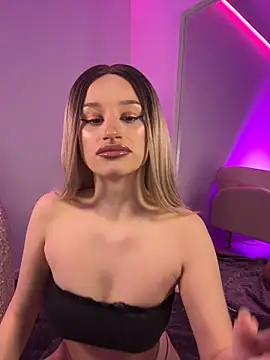 ScarletFlameee online show from April 25, 6:05 am