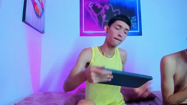 Desire Boys1 online show from April 18, 7:58 pm