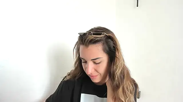 summmmersky1 online show from April 16, 7:52 am