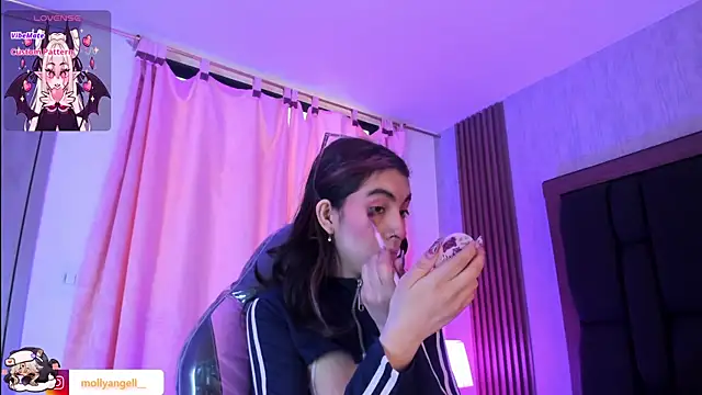 Molly A online show from August 2, 3:59 pm