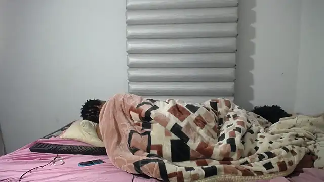 JoycyQueen online show from April 25, 1:41 pm