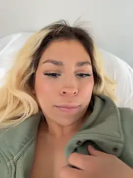 mxmxee online show from April 11, 10:57 pm