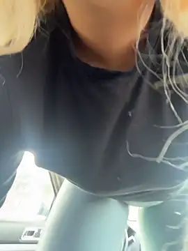 mxmxee online show from March 27, 3:02 pm