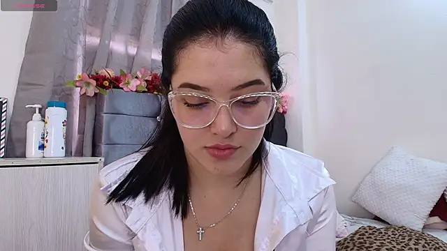 Isabella Roses  online show from July 23, 9:45 pm