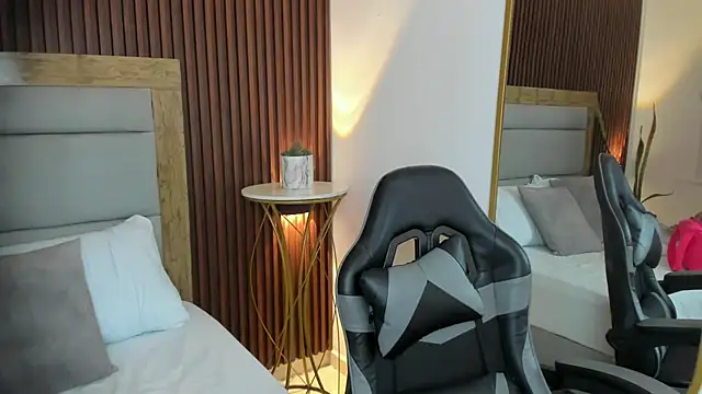 alaia05 online show from March 19, 2:43 pm